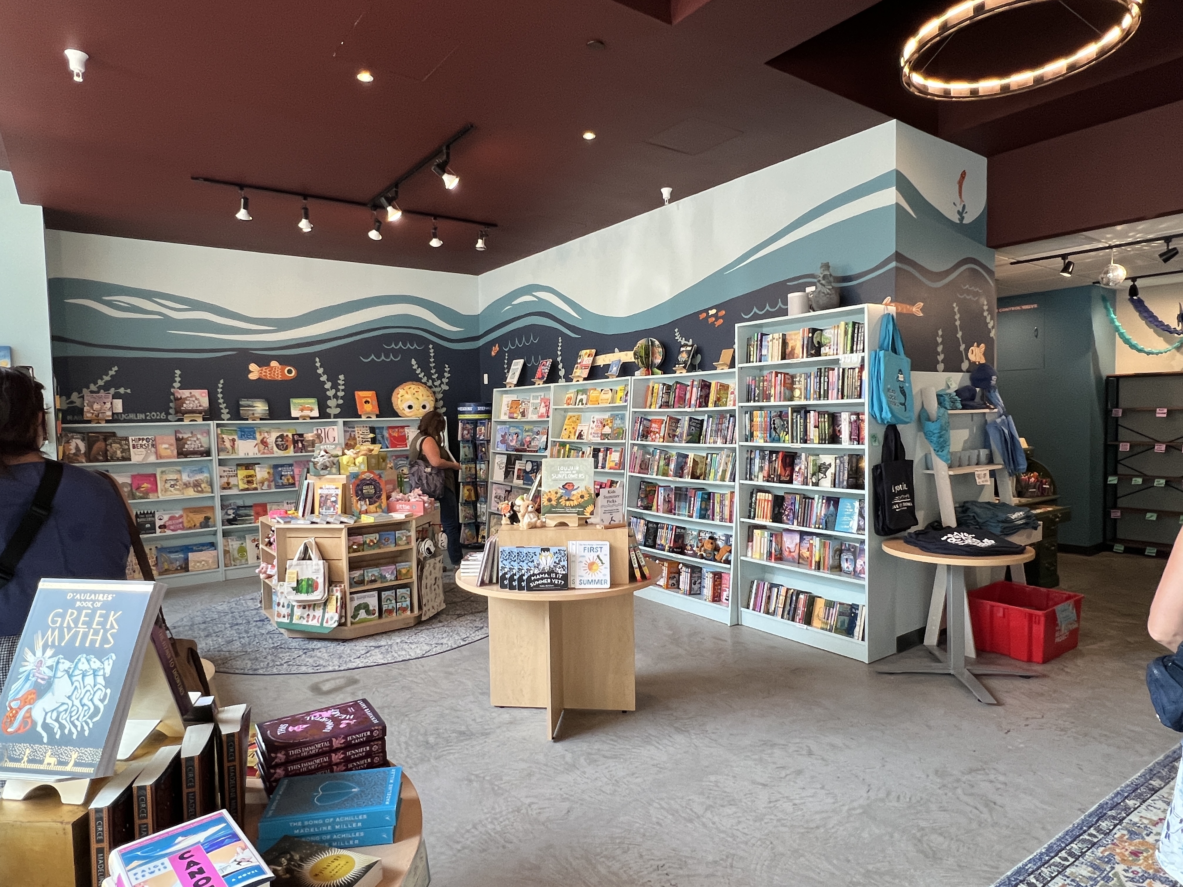 Lake City Books celebrates grand re=opening in downtown Madison 