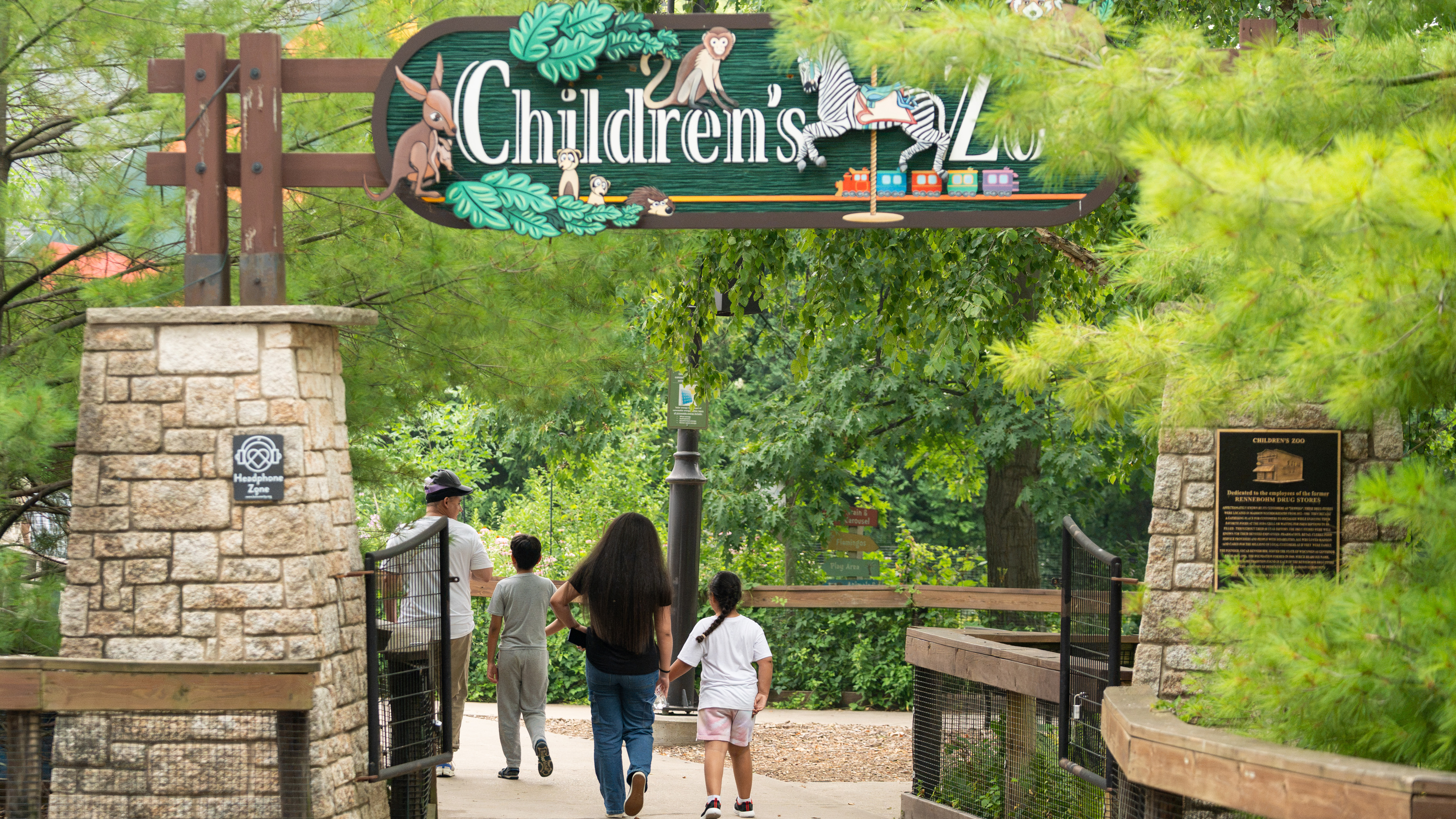 5.	ULI employees and their families walking through Henry Vilas Zoo