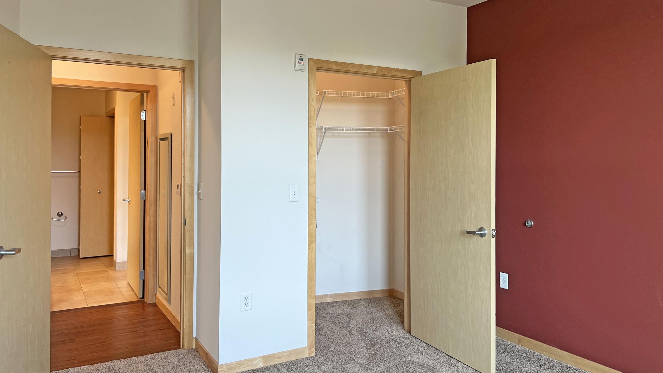 The-Depot-Apartment-1-411-One-Bedroom-Downtown-Madison-Capitol-View-Balcony-Lake-Cats-Fintess-Terrace-City-Living-Kithcen-Bathroom-Upscale