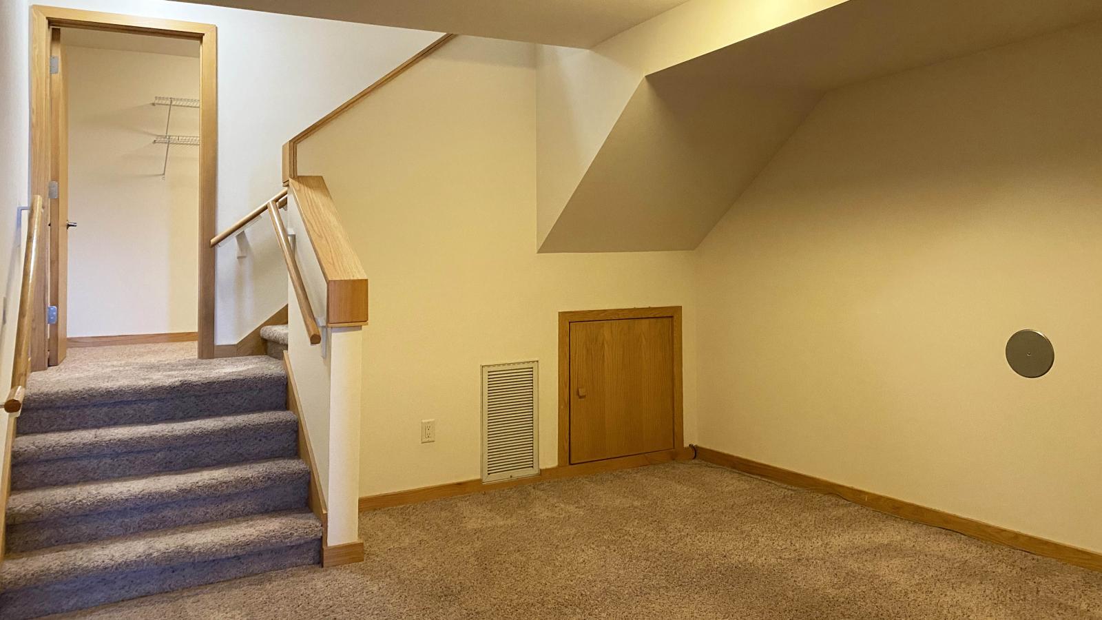 Spacious den in one bedroom den at Lincoln Scool Apartments