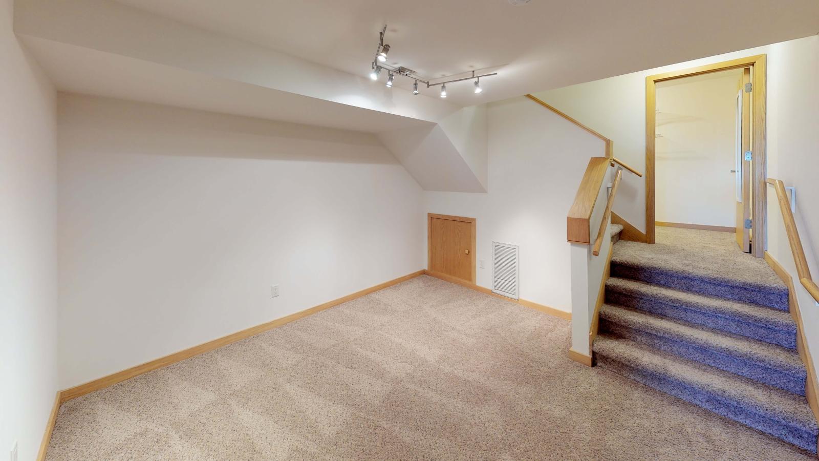 Spacious den in one bedroom den at Lincoln Scool Apartments