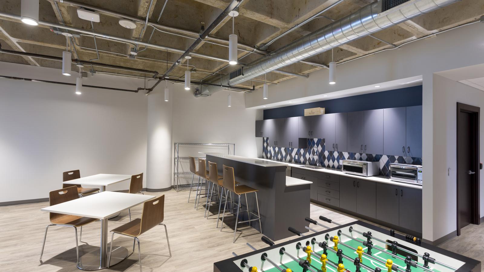 Large, open floorplates with flexible office layouts at US Bank Plaza