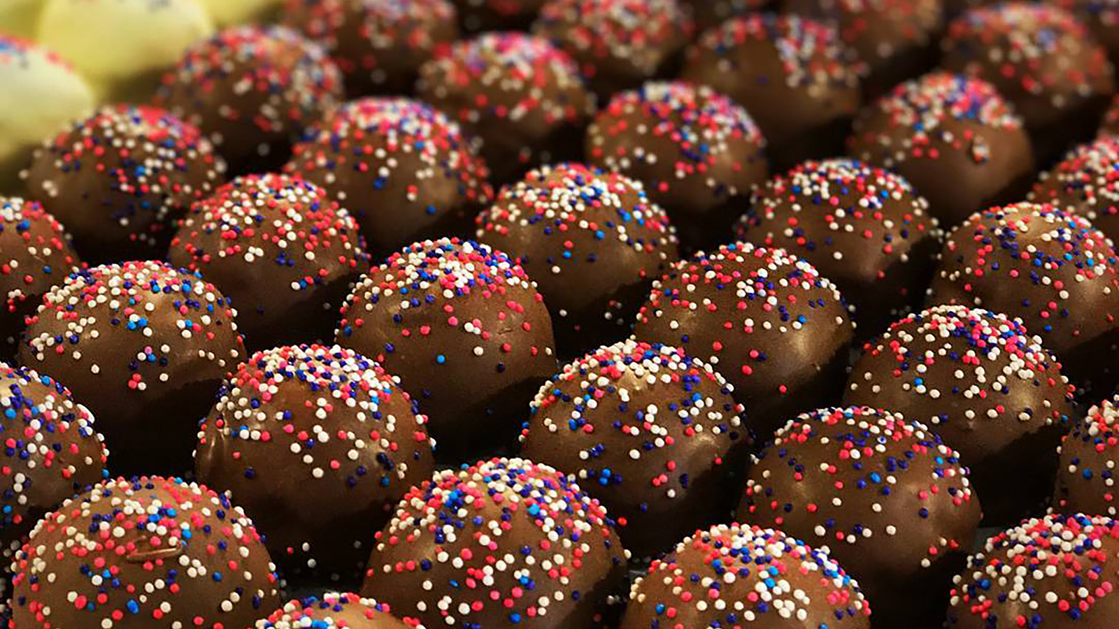 Resident Benefit Kilwins Chocolate and Ice Cream Shop on State 