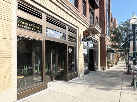 Garth’s Brew Bar at The 1722 Monroe Apartments features a rotating selection of craft beers and a welcoming atmosphere for socializing.